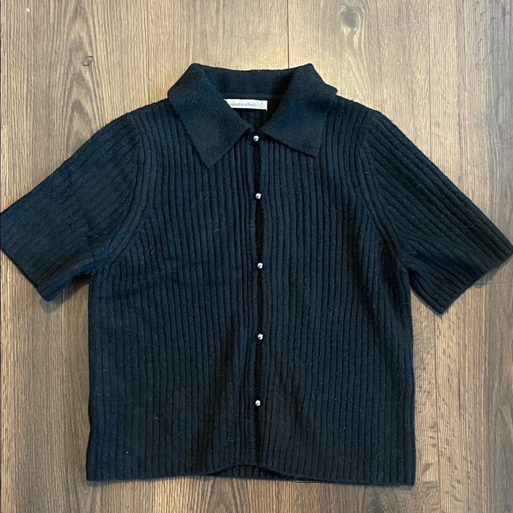 Abercrombie and Fitch - Black Ribbed Short Sleeve Button Front Top